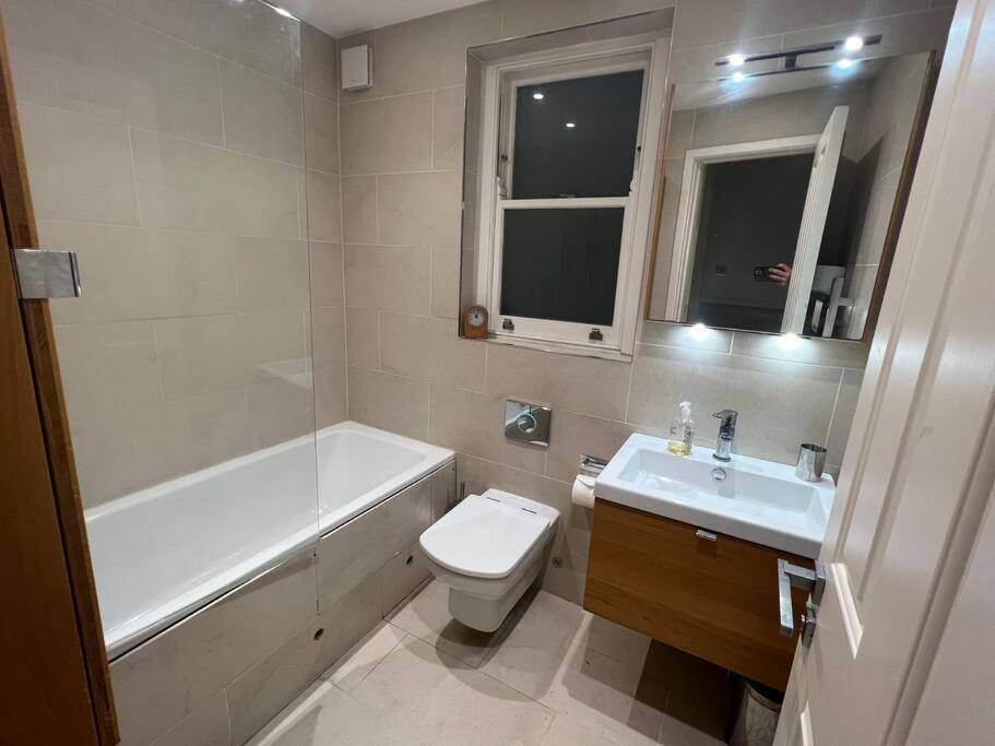 Four Bedroom Modern Victorian Wandsworth House Londres Exterior foto