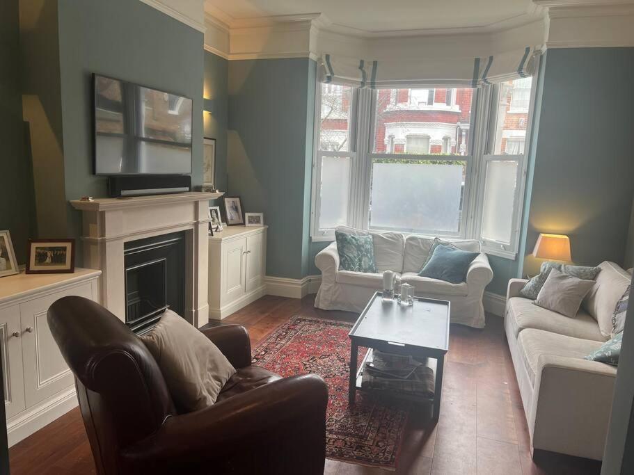 Four Bedroom Modern Victorian Wandsworth House Londres Exterior foto